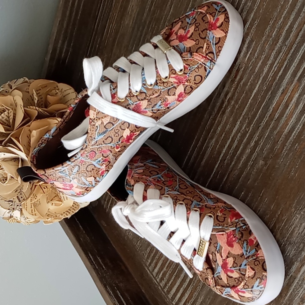 HOST PICK🥰Guess Goodlie Sneakers